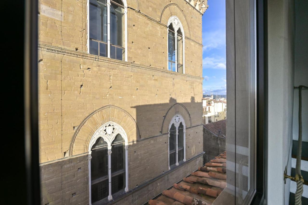 Via Lamberti, 3 - Florence Charming Apartments - Charming And Historic 5Th-Floor Attic Apartment With Elevator In A Building At The Heart Of Vibrant Florence, Just A 2-Minute Walk From All Attractions Εξωτερικό φωτογραφία