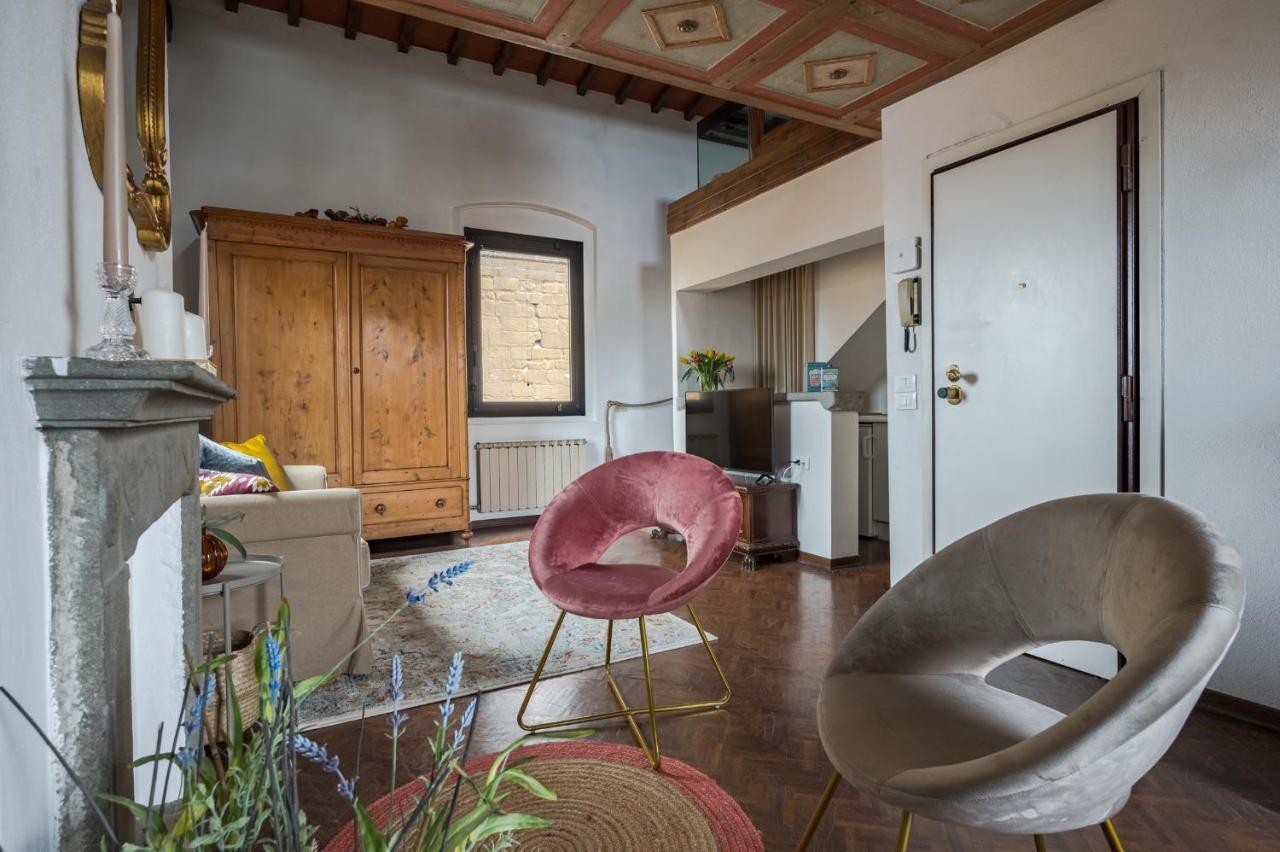 Via Lamberti, 3 - Florence Charming Apartments - Charming And Historic 5Th-Floor Attic Apartment With Elevator In A Building At The Heart Of Vibrant Florence, Just A 2-Minute Walk From All Attractions Εξωτερικό φωτογραφία
