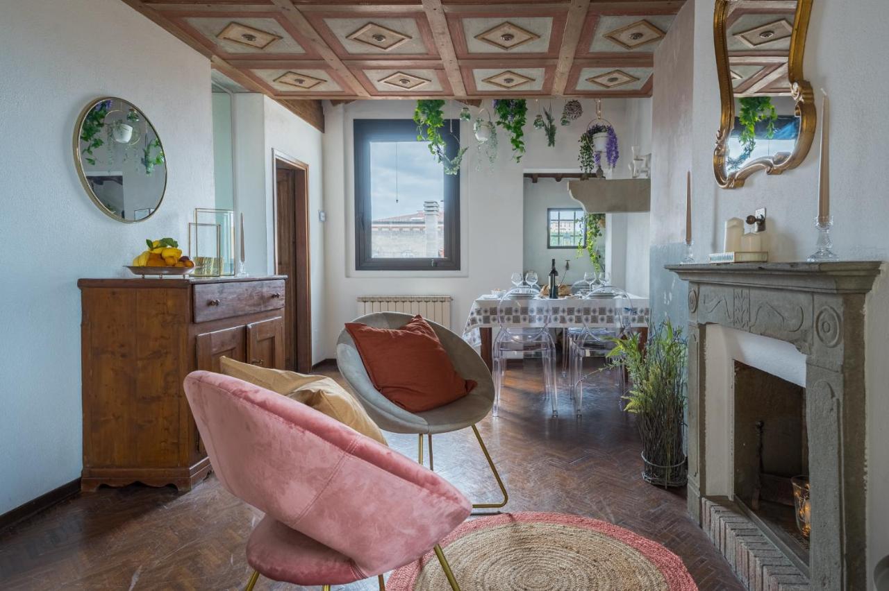 Via Lamberti, 3 - Florence Charming Apartments - Charming And Historic 5Th-Floor Attic Apartment With Elevator In A Building At The Heart Of Vibrant Florence, Just A 2-Minute Walk From All Attractions Εξωτερικό φωτογραφία