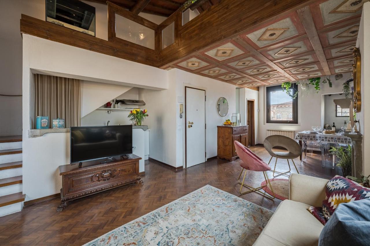 Via Lamberti, 3 - Florence Charming Apartments - Charming And Historic 5Th-Floor Attic Apartment With Elevator In A Building At The Heart Of Vibrant Florence, Just A 2-Minute Walk From All Attractions Εξωτερικό φωτογραφία