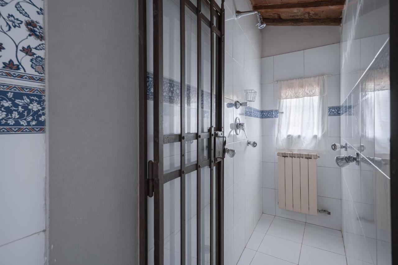Via Lamberti, 3 - Florence Charming Apartments - Charming And Historic 5Th-Floor Attic Apartment With Elevator In A Building At The Heart Of Vibrant Florence, Just A 2-Minute Walk From All Attractions Εξωτερικό φωτογραφία